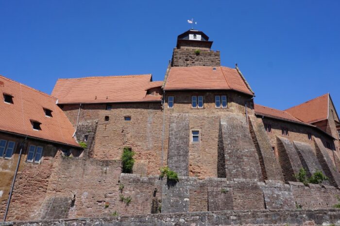Burg Breuberg und die Rutsche im Odenwald