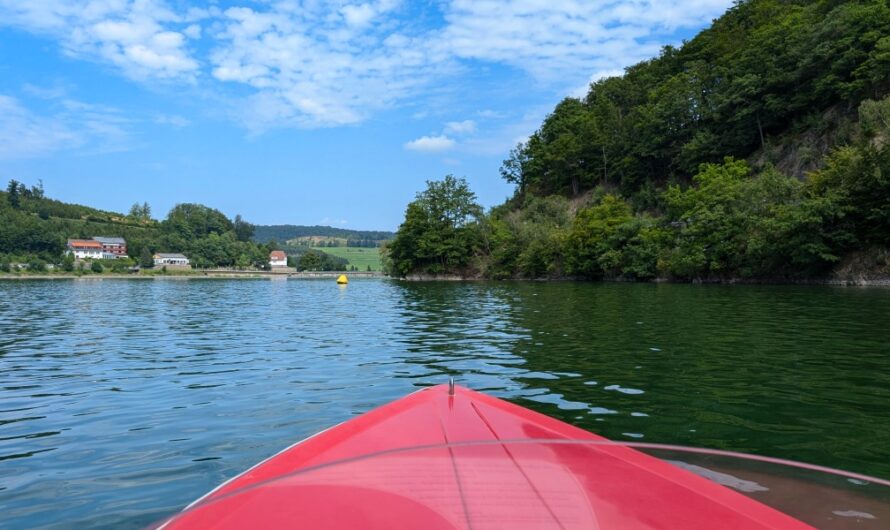 Mit dem Elektroboot auf dem Diemelsee