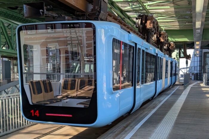 Einmal über die Wupper – Eine Fahrt mit der Wuppertaler Schwebebahn